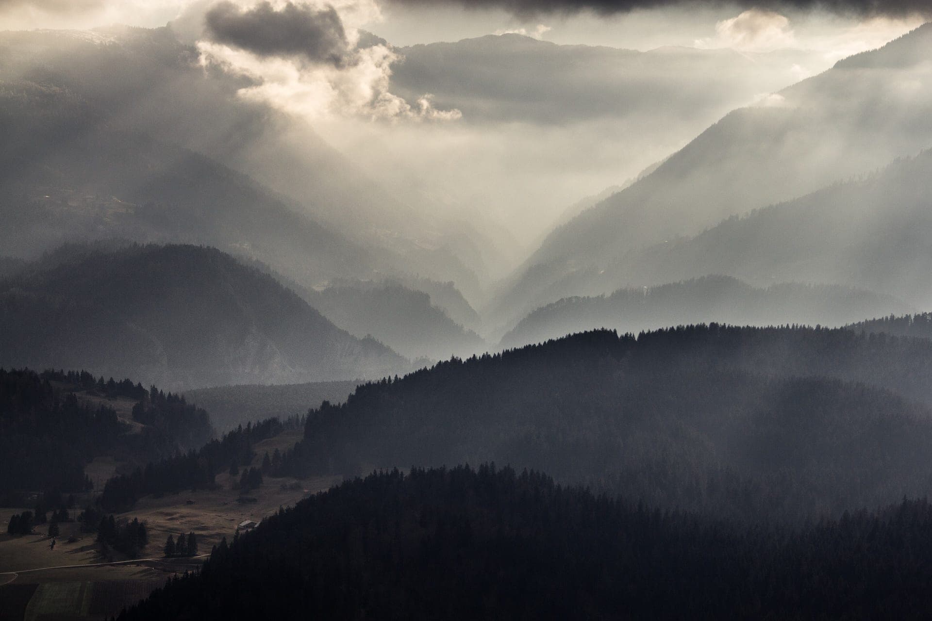 Layered hill country on the Grenzpfad Napfbergland corridor